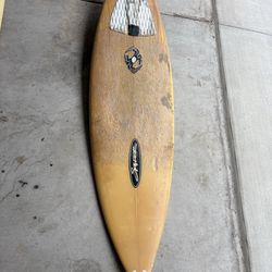 Surfboard short board 5’10