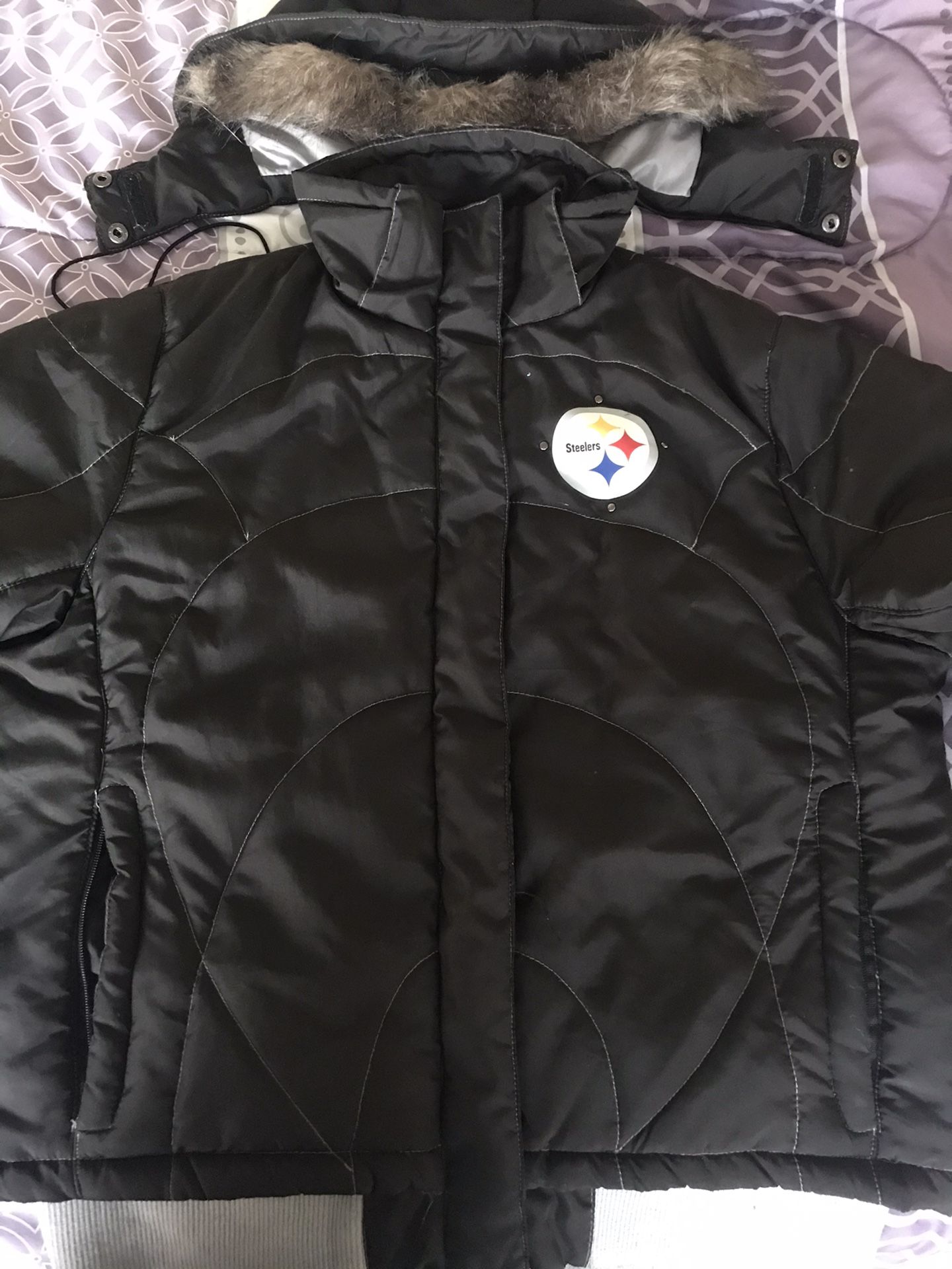 Proline Ladies L Pittsburgh Steelers Bling Bomber Jacket w/ detachable Hood.