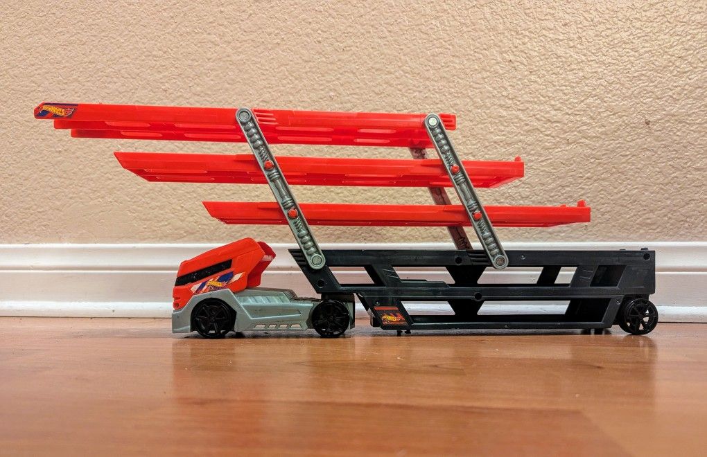 Hot Wheels - 50 Car - Mega Hauler