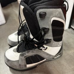 Morrow -Sleek black snowboard ski pants. Comfortable fit. Ideal for casual wear. Used one time