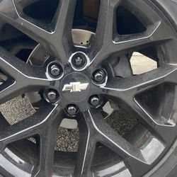 Chevy center caps / Tapaderas