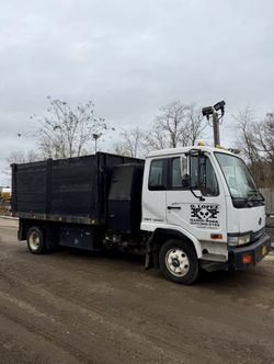 2001 Nissan Ud1800