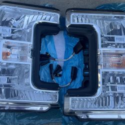 2017 FORD F250 6.7 L TURBO DIESEL HEADLIGHTS
