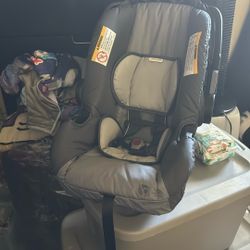 Baby Trend Infant Car seat For Sale 