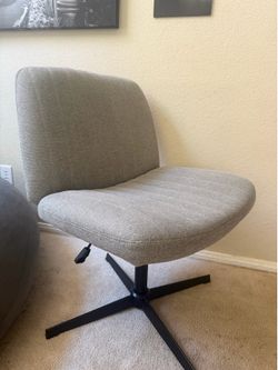 Oversized Gray office chair