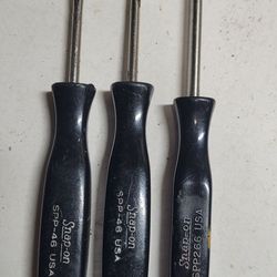 Lot of 3 Snap-On Screwdrivers 2 Flatheads and 1 Phillips SPP-46, SPP266