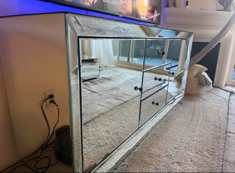 Mirrored chest
