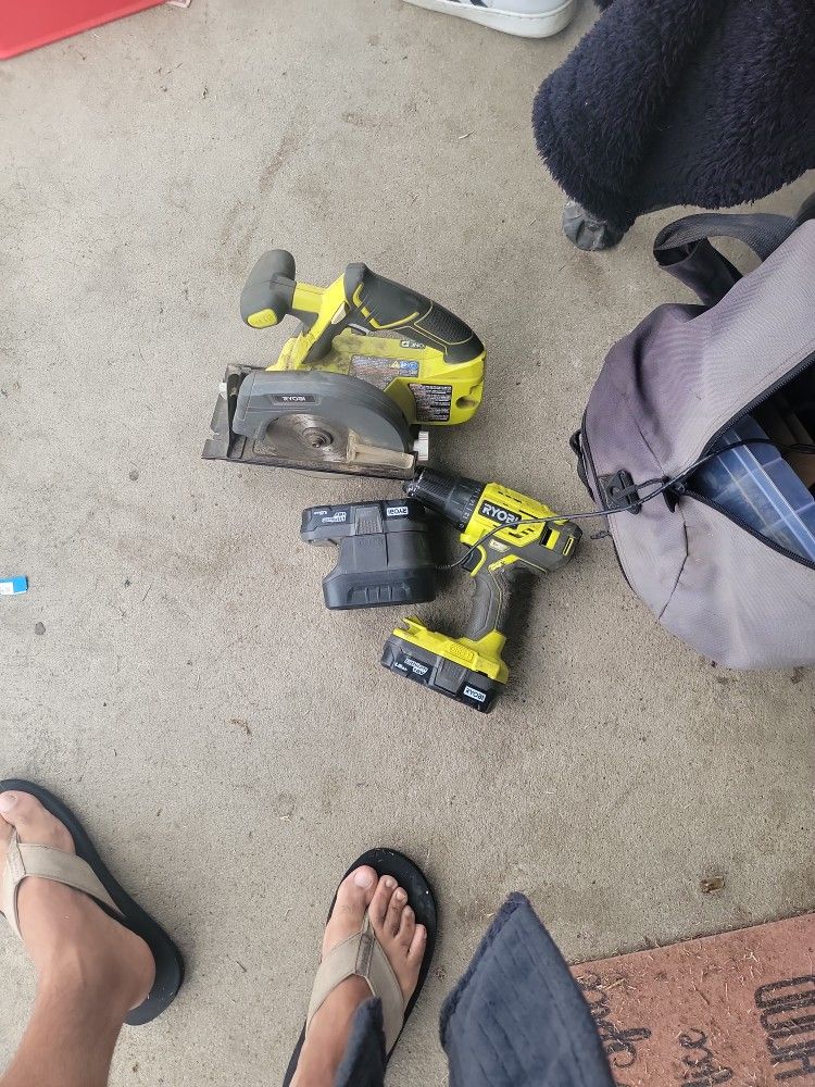 Saw AND Drill With Battery