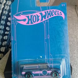 Hot Wheels 2022 "1967 Austin Mini Van" HDH57