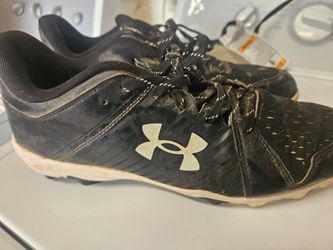 Baseball cleats