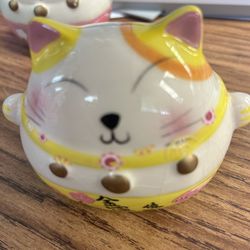 Japanese Ceramic Maneki Neko Lucky Charm Cat Figurine