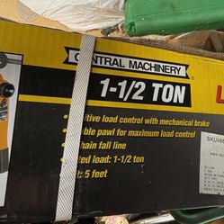 1-1/2 Ton Lever Chain Hoist—NIB