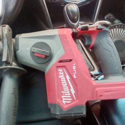 Milwaukee Rotary Hammer 