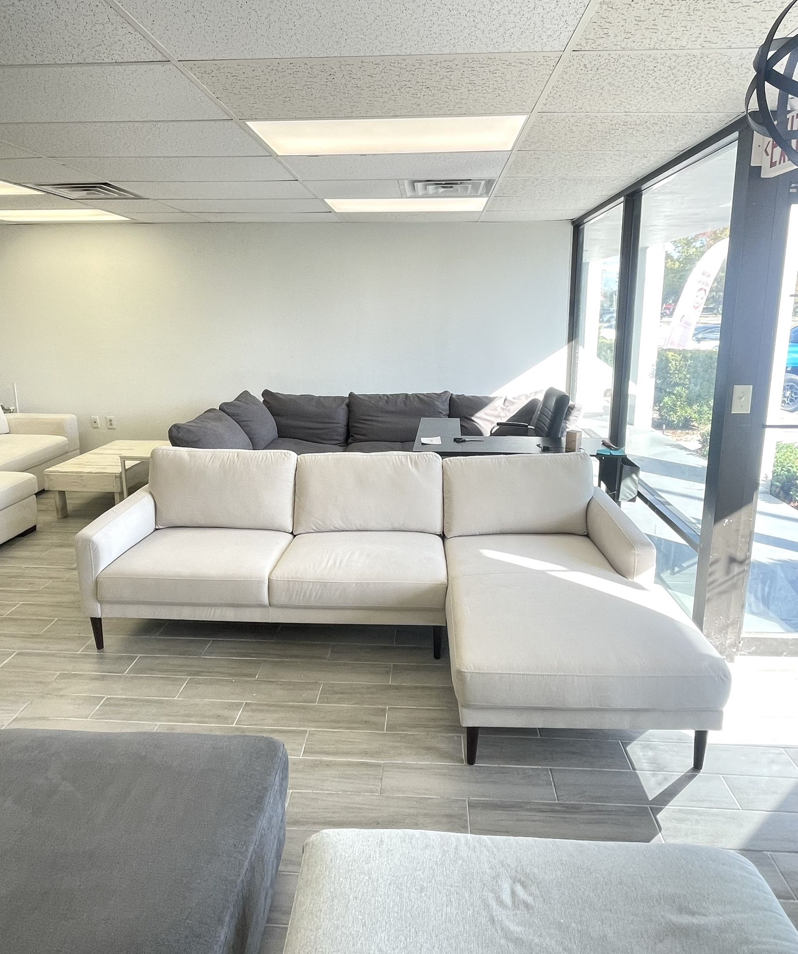 White Sectional Couch / Sofa [FREE Delivery🚚]