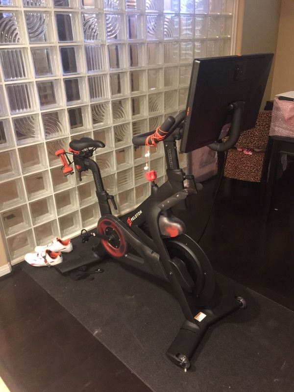 Peloton Indoor cycle bike with 20" inch touch screen