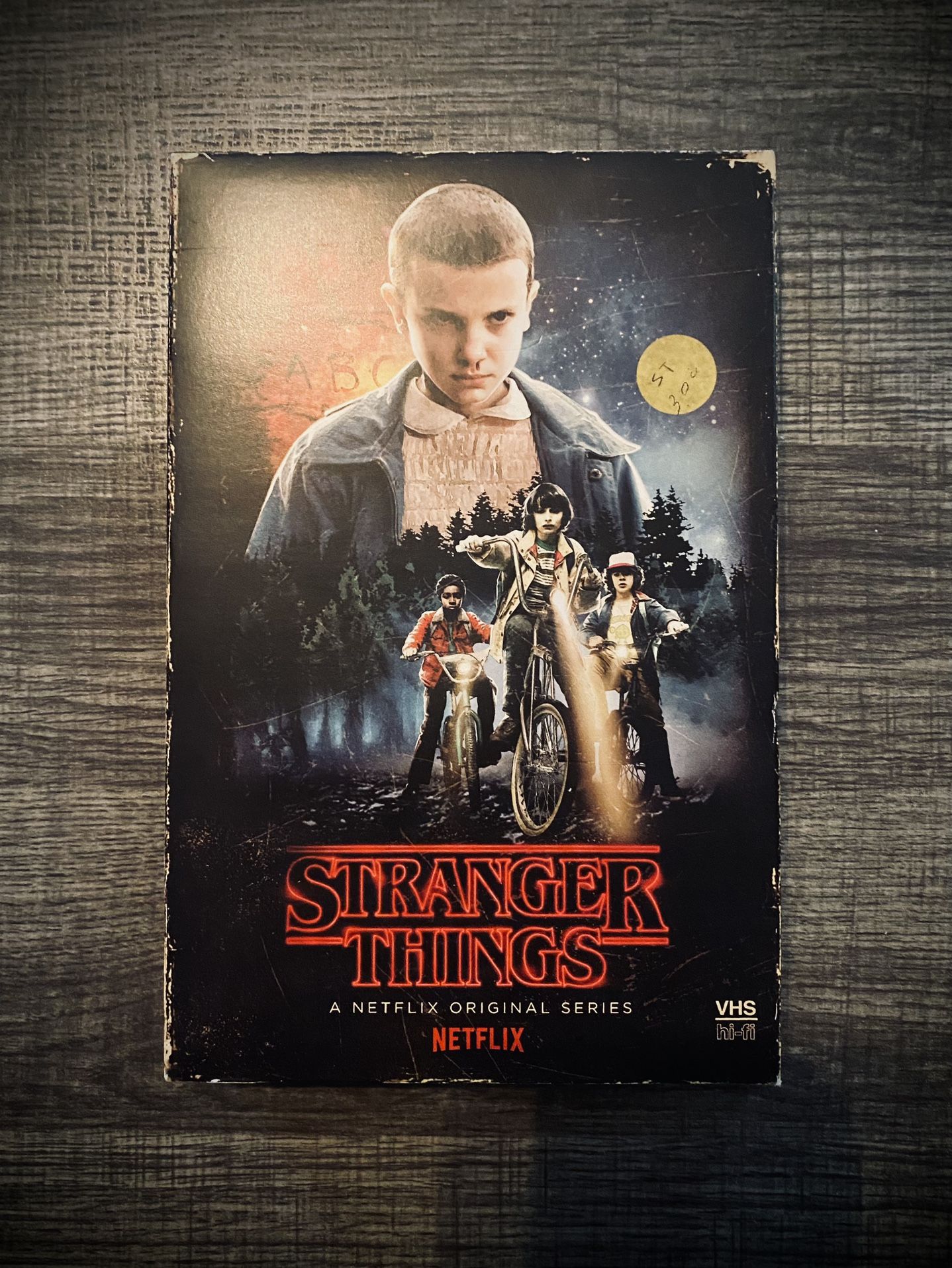 STRANGER THINGS Season DVD/BLU-RAY Box Set