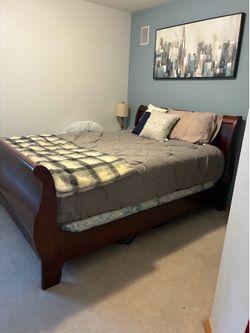 Queen size sleigh bed