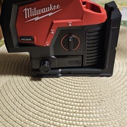 MILWAUKEE M12V-12-VOLT LITHIUM ION CORDLESS GREEN 125FT CROSS LINE AND PLUMB POINTS LASER LEVEL TOOL ONLY BRAND NEW 