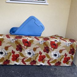 Small Couch w roll out bed
