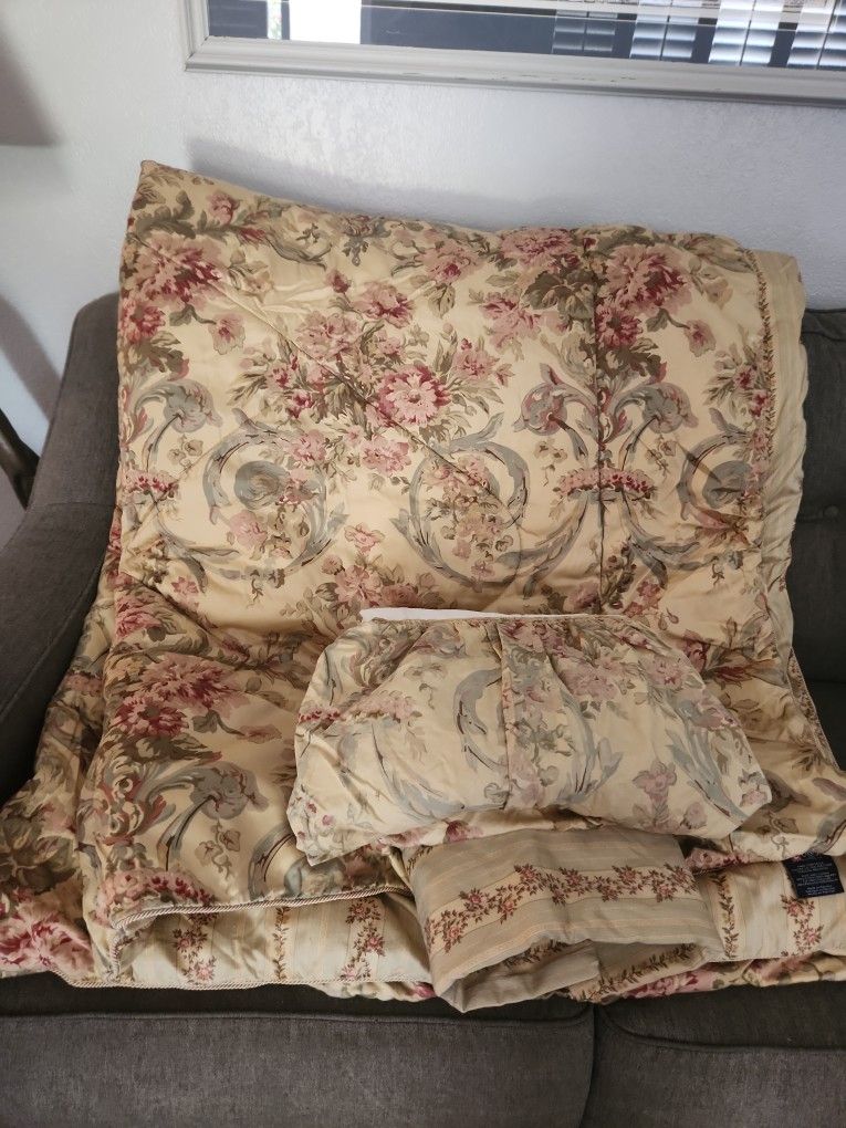 Twin Size Floral Comfortor Set