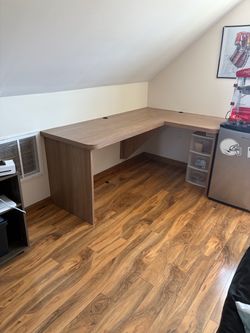 Wall-Mounted Desk