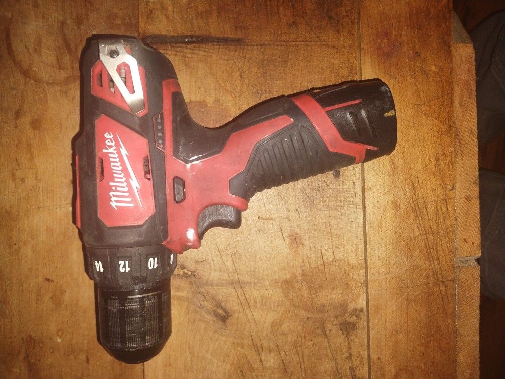Milwaukee 12 Volt Drill Driver With Battery for Sale in Seattle, WA