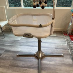 Halo Bassinest Soothing Swivel Sleeper 