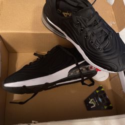 Youth Boys Shoes - Size 13