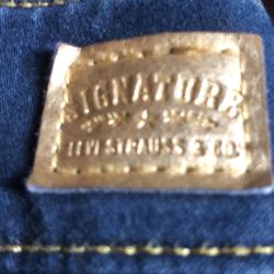 Levi Strauss & Co Relaxed Fit Signature Jeans Update 11/2023