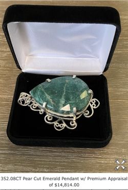 358.08 Ct Pear Cut Emerald Pendant W Premiem Appraisal Of 14.814,00