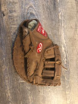Rawlings right hand first base glove
