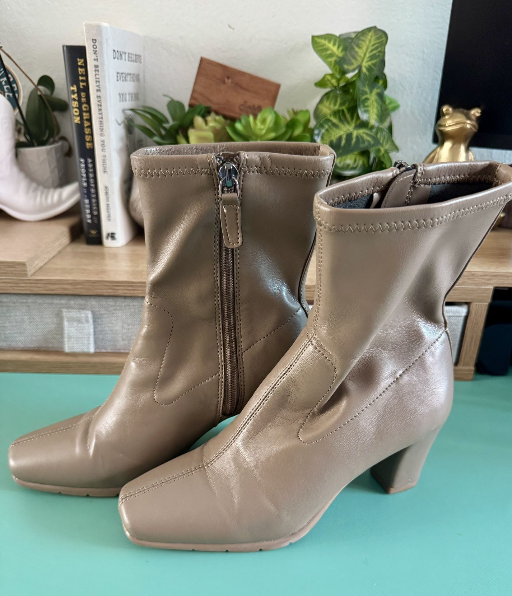 Brown Aerosoles Boots - Size 5