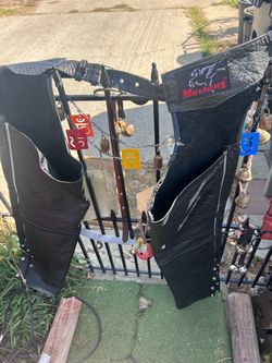 "Mustang" CHAPS, All Leather. Good Condition sm size 8 (Tall)