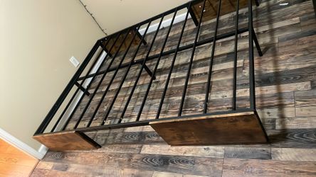 Queen bed  frame with 4  dressers with wheels . Like new.