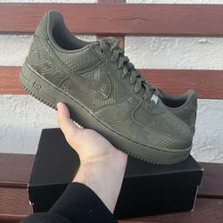 Kobe Bryant Air Force 1 Khaki Size 11M - Read Description 