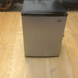 Mini Fridge Sanyo 