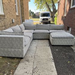 (DELIVERY π)Beautiful Cloud Sectional With Ottoman