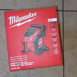 Milwaukee
M12 12-Volt Lithium-Ion Cordless Electric Portable Inflator (Tool-Only)