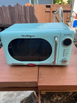 Nostalgia Retro 0.7 Cubic Foot 700-Watt Countertop Microwave Oven - Aqua