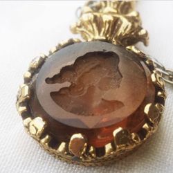 Goldtte Vintage jewelry Cameo