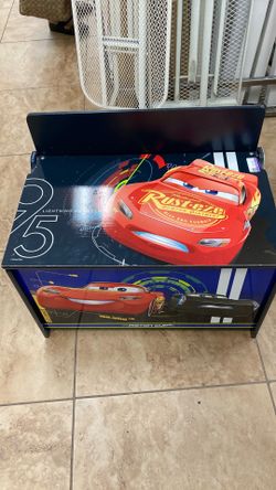 Toy box lightning McQueen