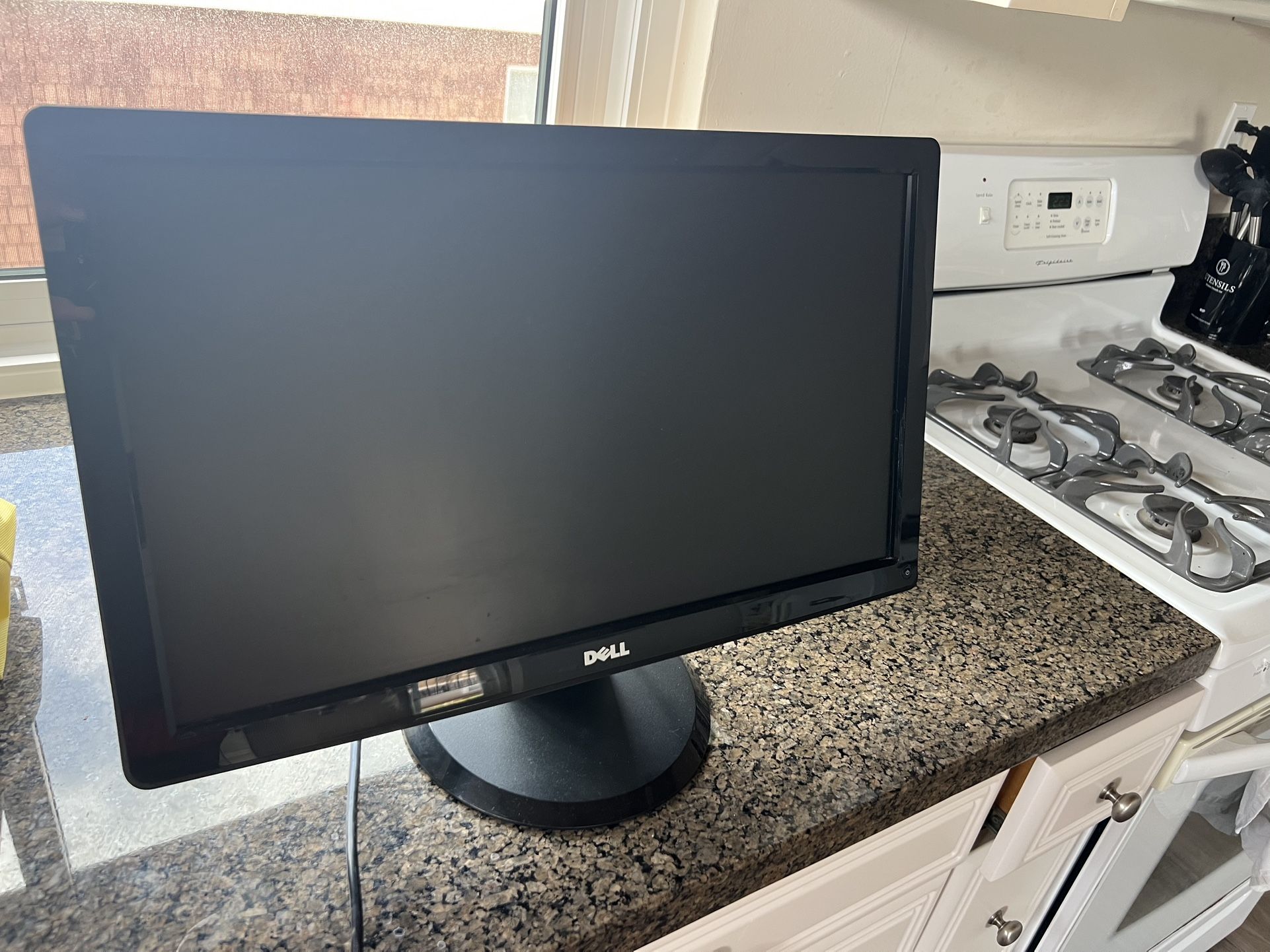 Dell monitor 21.5 in. With HDMI cable
