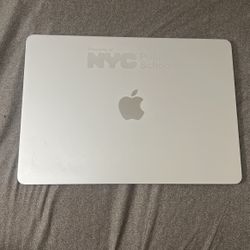 APPLE LAPTOP 