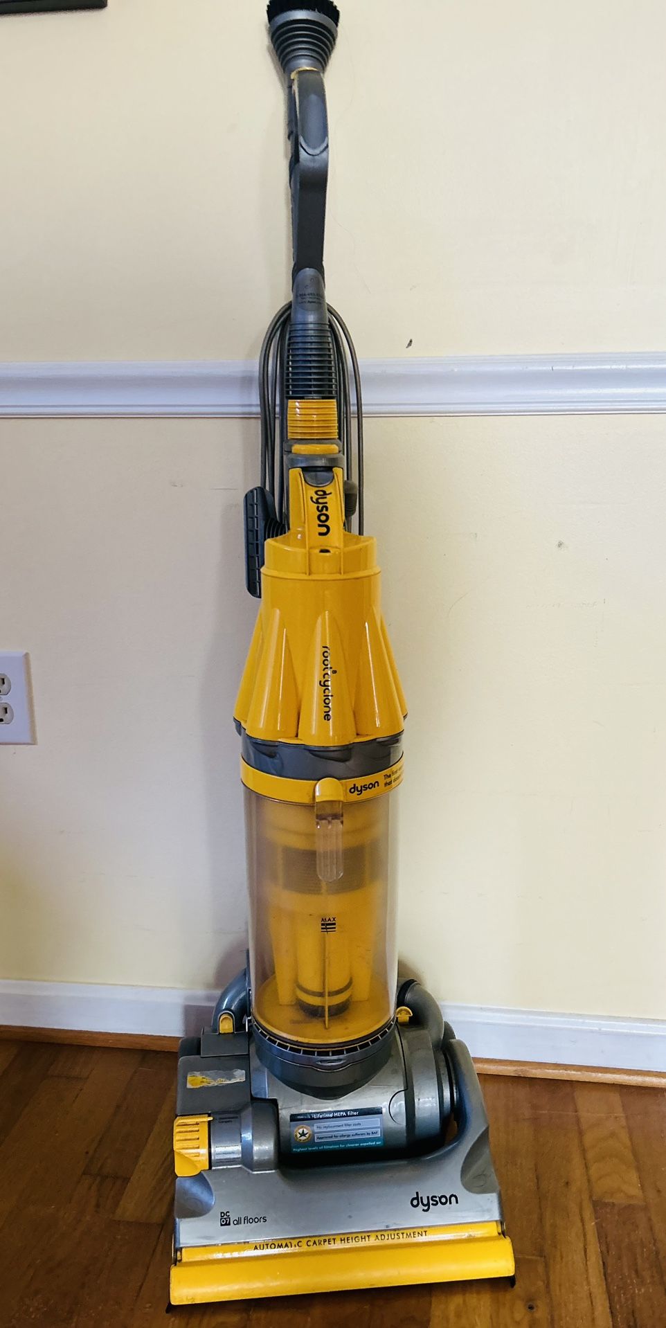 Dyson Vacuum 