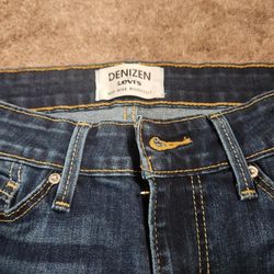 Denizen Levi's Size 8 S 29/30 Bootcut Used In Good Condtion.