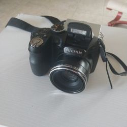 Fuji S2950 14mp Bridge Camera