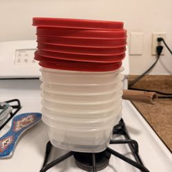 Rubbermaid Tupperware (8) 