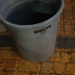 Trash Container  20 Gal