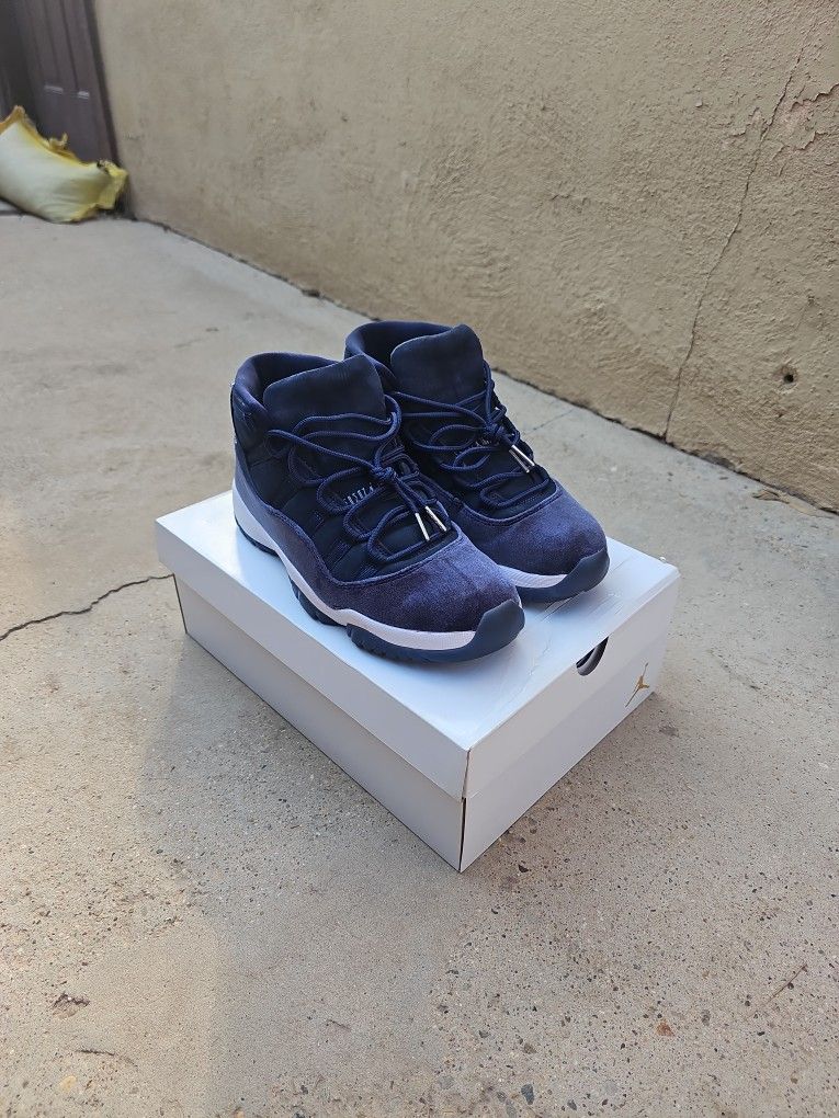 Jordan 11s Midnight Navy