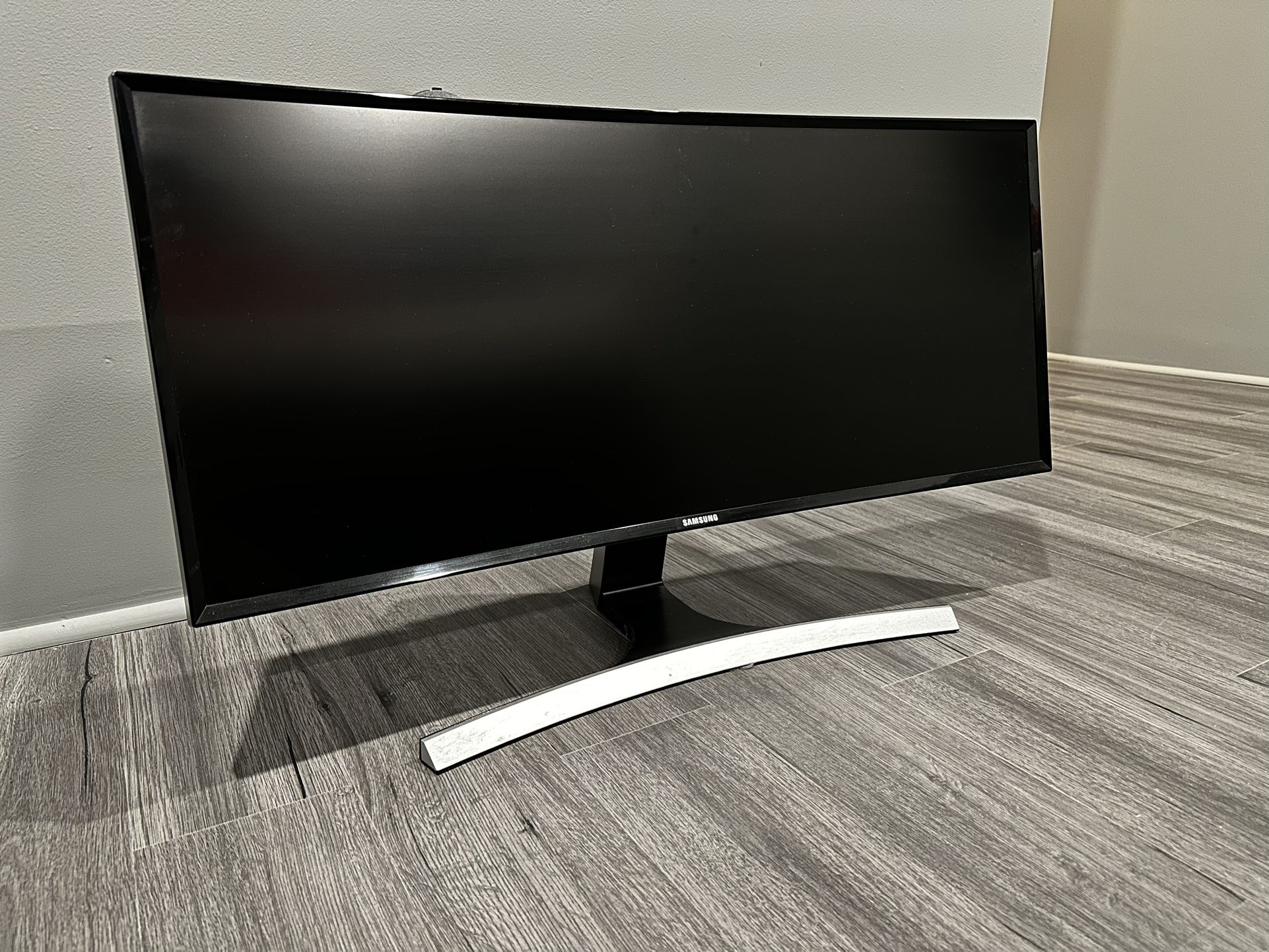 Samsung 34" Curved Monitor